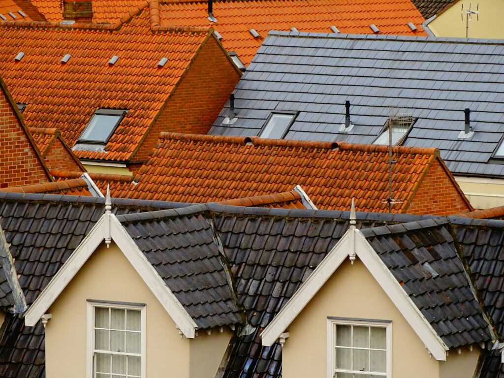 Dachsanierung beim Altbau: Kosten, Materialien und Fördermittel Dachsanierung beim Altbau: Kosten, Materialien und Fördermittel